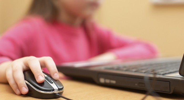 5 tipp, hogy gyerek biztonságosabban netezzen