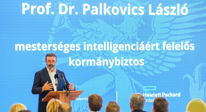 A mesterséges intelligenciakutatásra specializált szuperszámítógépet adtak át az SZTE-n